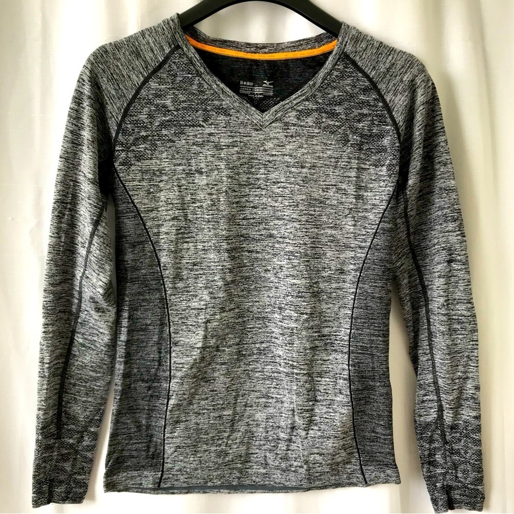 Mizuno Long Sleeve workout top women size medium sample tag